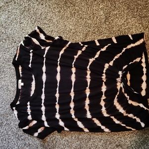 Nine britton from Stitchfix. Black and white t-shirt with knot detail. Size 1X.